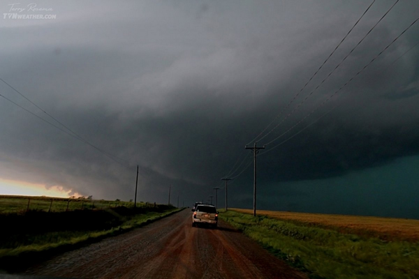 美国半盲“风暴猎人”捕捉到的壮观风暴照片