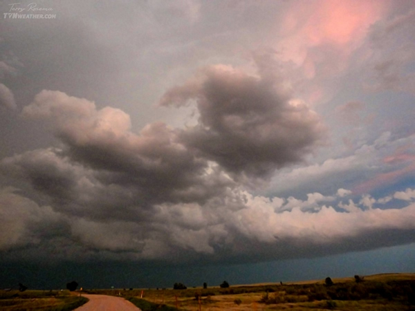 美国半盲“风暴猎人”捕捉到的壮观风暴照片