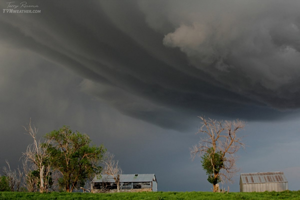 美国半盲“风暴猎人”捕捉到的壮观风暴照片