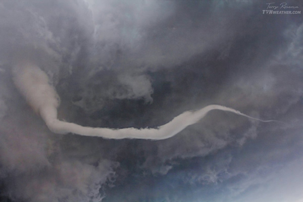 美国半盲“风暴猎人”捕捉到的壮观风暴照片