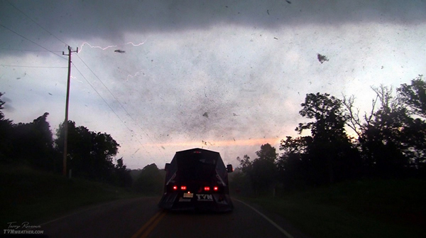 美国半盲“风暴猎人”捕捉到的壮观风暴照片