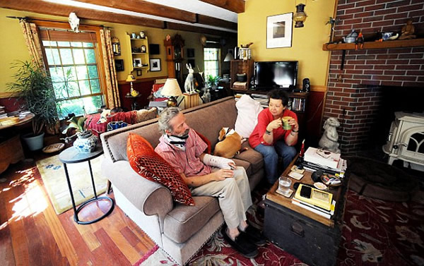 美国律师在加拿大托恩盖特国家公园遭遇北极熊袭击