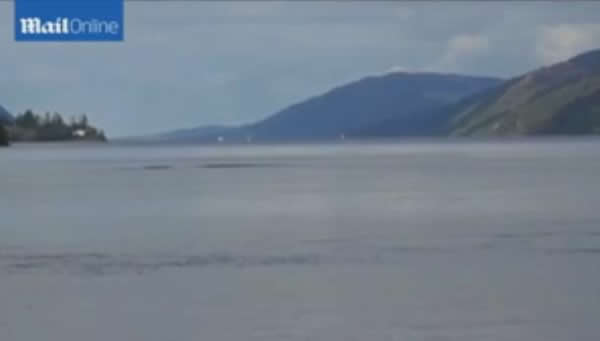 英国摄影师在尼斯湖拍到巨大水痕,再引发水怪争论