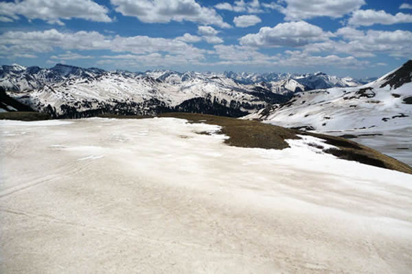 ��Ƭ������2013��4��1�գ��Ƚ���������ʾ��ʥ����ɽ���ϵĻ�ѩ������ĳ���