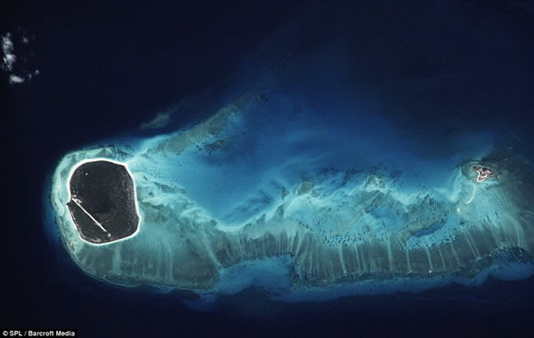 ͼ����Ile Glorieuse���죬���Ŀ���Ϊ2�����λ��ӡ�����ϵķ������죬Ile du Lys����λ��ͼ�Ҳ�