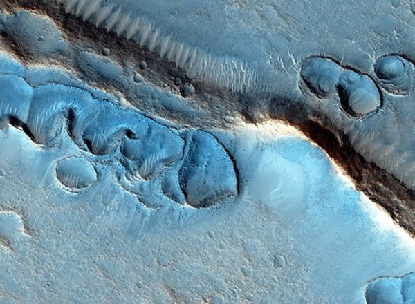 �����꣬NASA�Ӵ��˶Ի��Ǳ����̽�����ȣ�������������۲�ƽ̨�����˻��Ǳ�����ϸ�ķֲ�ͼ����û�з�����ν�������˻��أ��෴ȴ����������֧��Զ�Ż��Ǵ���ʪ��