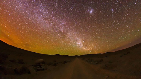 智利阿塔卡马沙漠的塞鲁阿玛逊斯山是欧洲巨型望远镜(E-ELT)的选址地,它将成为世界上最大的望远镜。