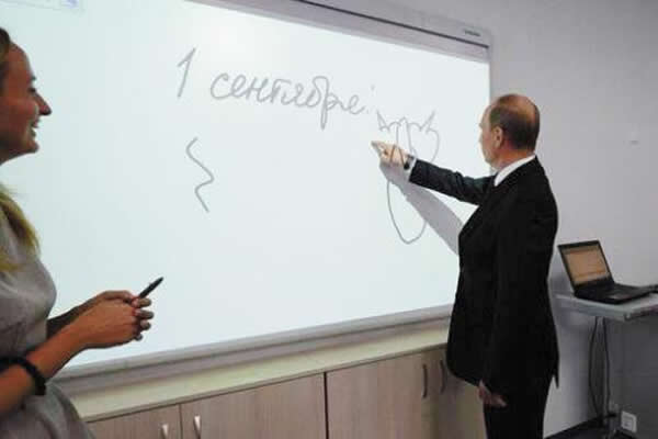 俄罗斯知识日普京视察学校画猫 学生称看不懂