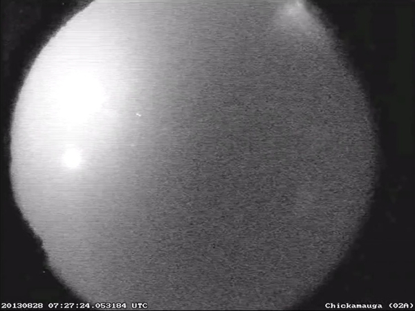 美国宇航局拍摄到亮度为满月20倍的流星划过夜空