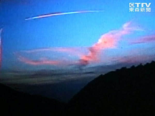 台湾屏东外海惊现不明飞行物