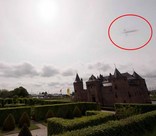 “S型尾翼UFO”飞掠荷兰古堡