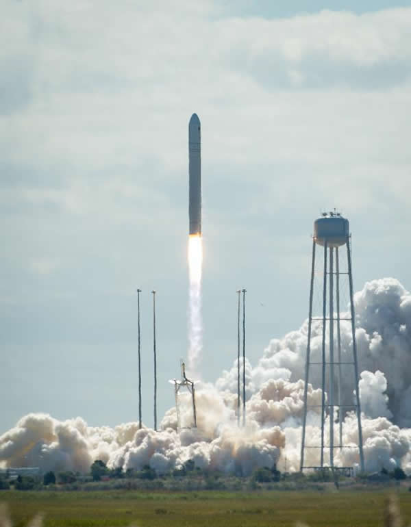 美国私企安塔瑞斯号运载火箭搭载着天鹅座