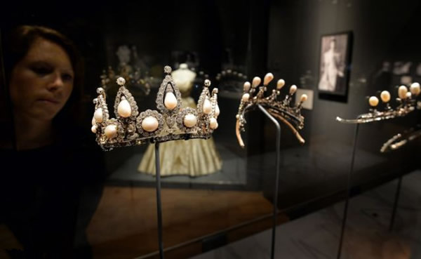 珍珠的实际形成原因在于绦虫而非沙子