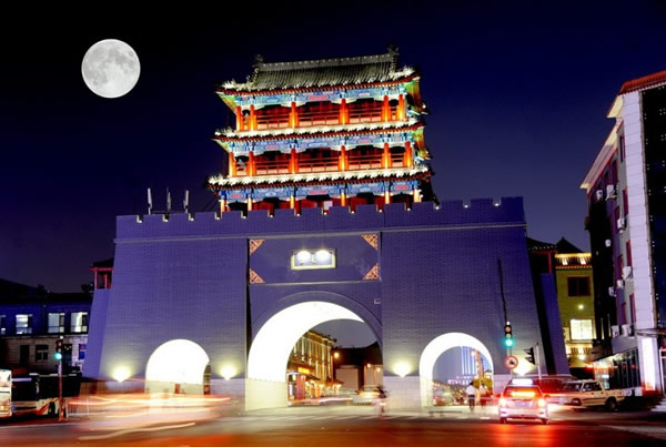 9月19日,在沈阳拍摄的中秋节月亮。当天是,农历八月十五中秋节。(多重曝光)