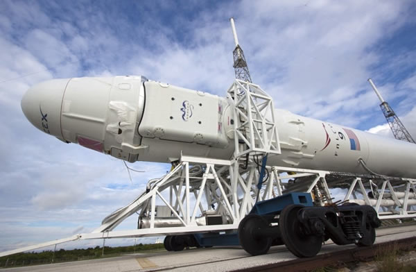 太空探索技术公司的“龙”式飞船