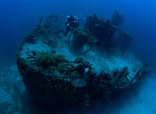 特鲁克泻湖海底二战日军留下的“幽灵舰队”