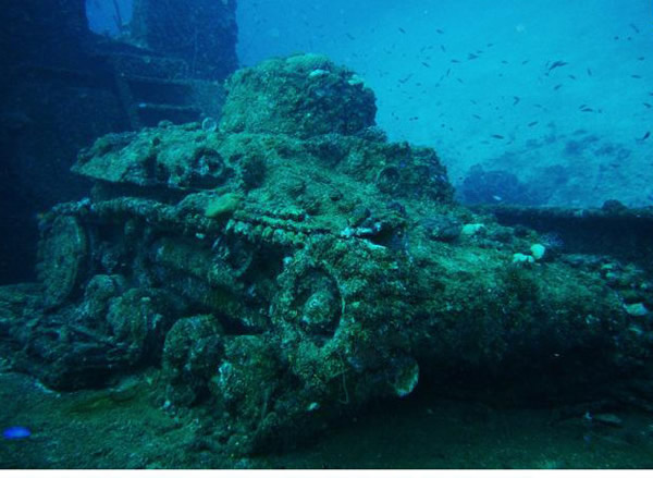 特鲁克泻湖海底二战日军留下的“幽灵舰队”