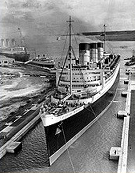 传说中闹鬼的玛利皇后号,就停靠在加州。