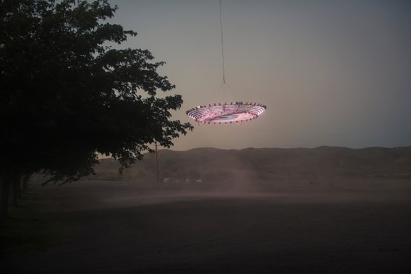 艺术家建造了一个属于自己的“UFO”