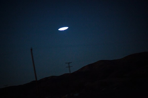 艺术家建造了一个属于自己的“UFO”