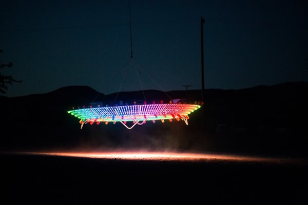 艺术家建造了一个属于自己的“UFO”