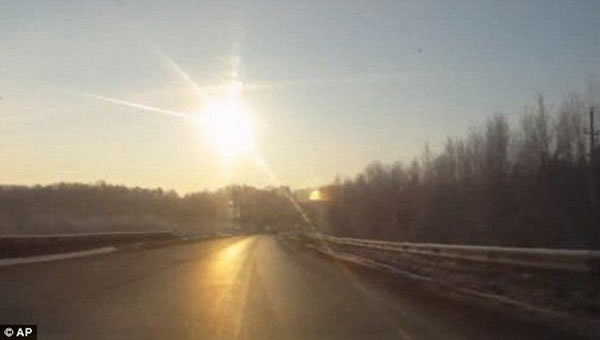 潜水员发现陨石主体部分位于湖底淤泥之下2.5米处,目前已被成功打捞。叶卡捷琳堡市阿留申打捞公司负责构建打捞吊顶,从而确保从湖底将陨石移除,最终陨石从湖面上浮现出