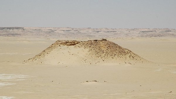 谷歌地球在埃及发现的并非金字塔，但可能也是重要的考古遗迹