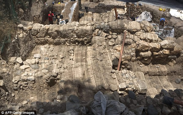 以色列竟然出土古埃及法老孟卡拉的部分狮身人面像？