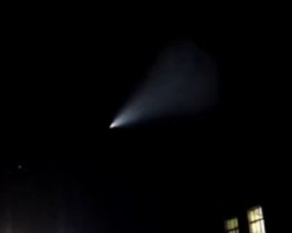 俄罗斯的航天发射活动使得挪威上空出现了不明飞行物,并伴随着螺旋羽状尾迹