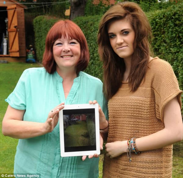 英国16岁少女后院拍到19世纪「高帽斗篷」鬼