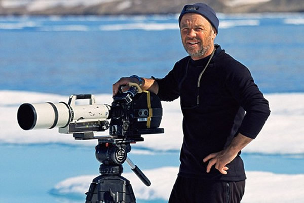 资深摄像师阿兰在参加一个文学节时披露了英国广播公司野生动物纪录片部分镜头造假的消息