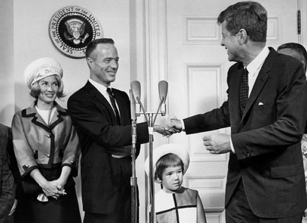 时任美国总统肯尼迪接见卡彭特