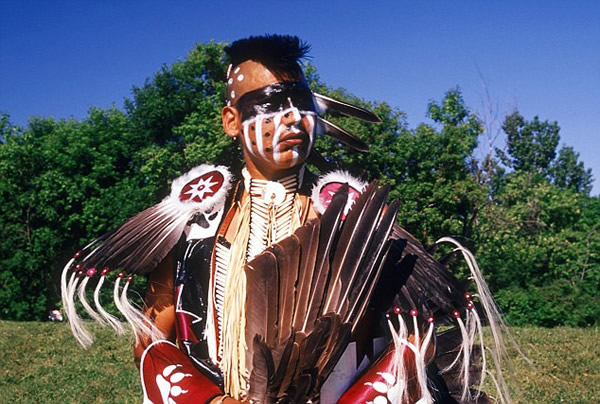 游客在加拿大布雷顿角高地射杀白化大角麋鹿,惹当地部落怒火