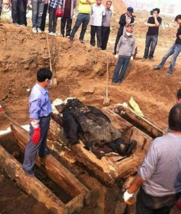 河南周口发现清朝干尸