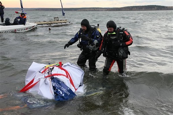 俄罗斯打捞出2月坠落的最大陨石碎片,重达570公斤