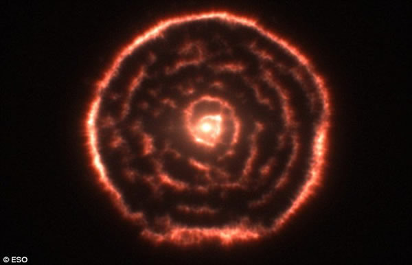 ��ѧ�ҹ۲⵽���ϵ�R Sculptoris������Χ���ֵ����������ṹ�ġ�