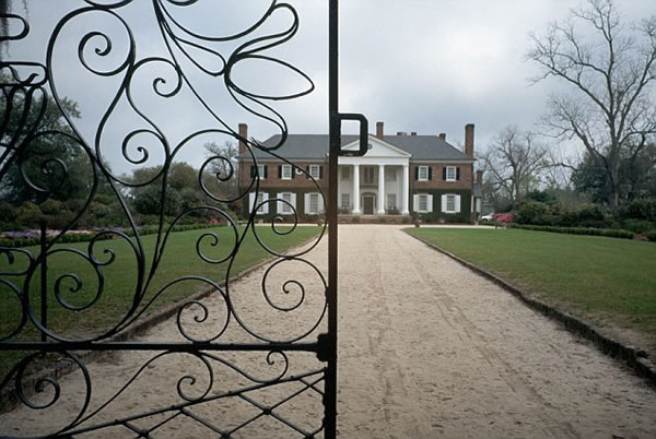 美国网站发布《凶宅调查报告》:几座极具人气的“鬼屋”