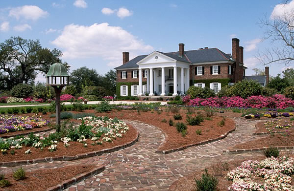 美国网站发布《凶宅调查报告》:几座极具人气的“鬼屋”