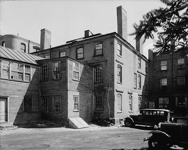 美国网站发布《凶宅调查报告》:几座极具人气的“鬼屋”