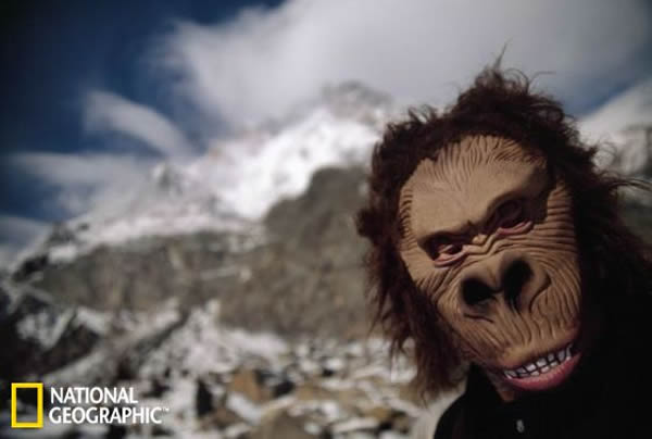 �ڰͻ�˹̹��ʲ�׶��������������ط壬һ����ɽ̽�ն�Ա������ѩ����ߣ������˲�����ϲ��Ч��