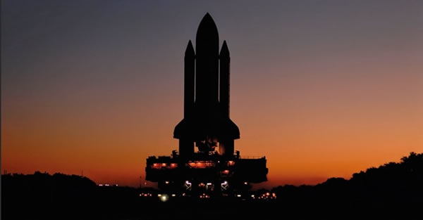 2008年2月，太阳升起时的佛罗里达州肯尼迪航天中心39A发射工位
