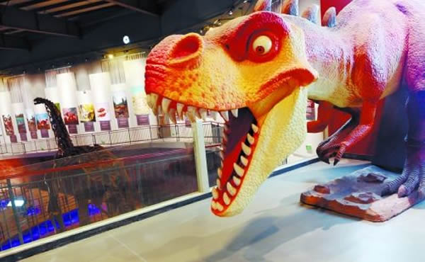 展厅内的恐龙模型