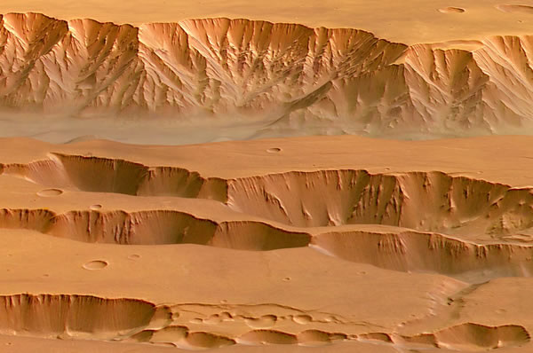 欧洲航天局为庆祝火星快车探测器发射十周年发布火星表面视频