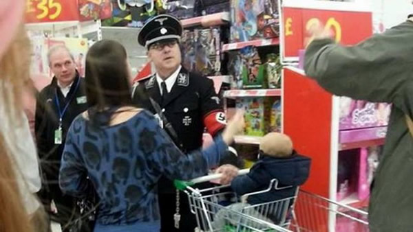 Ӣ��һ���������ŵ¹��ɴ⵳�����ľ�װ�����ڳ���