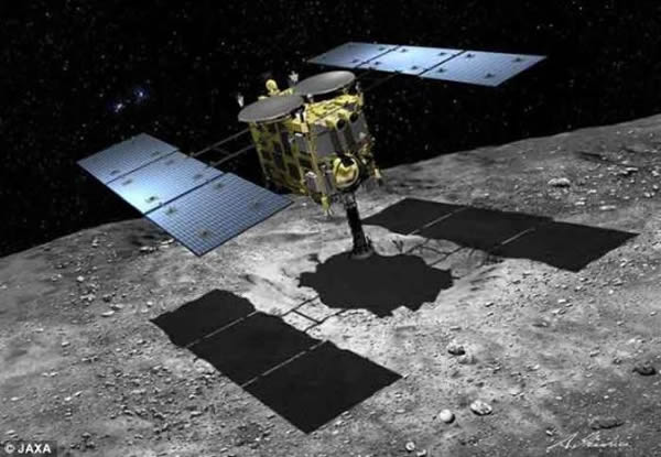 这枚太空炮将会与“隼鸟2”号分离,通过遥控方式朝小行星1999JU3的表面发射一枚4磅(1.81公斤)重的金属弹