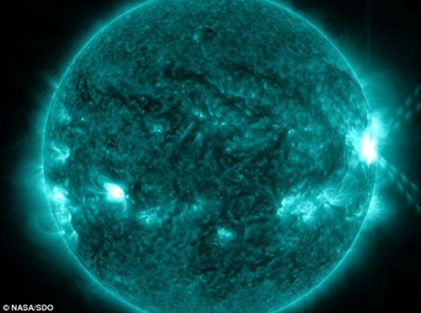 ����10��27��̫������ҫ�ߵ���Ƭ