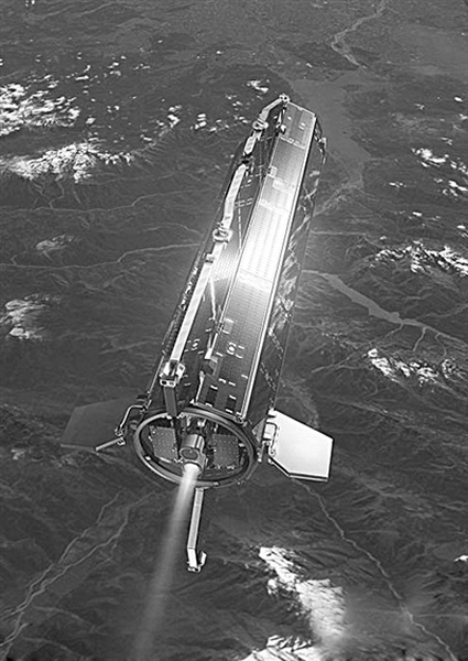 世界各国累计发射了超过6000枚卫星。卫星结束使命前会收到让其降低高度的命令,最终坠向地球。因故障失控而自然坠落的卫星也不占少数。