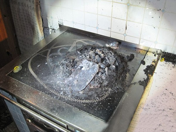 “鲁姆巴760”机器人“自杀”