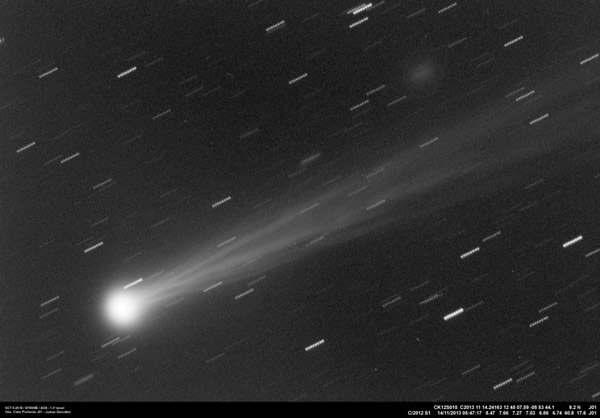 11月14日，大爆发中的ISON彗星