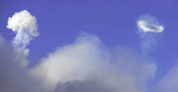 意大利“埃特纳”火山喷发吐出蒸汽圈